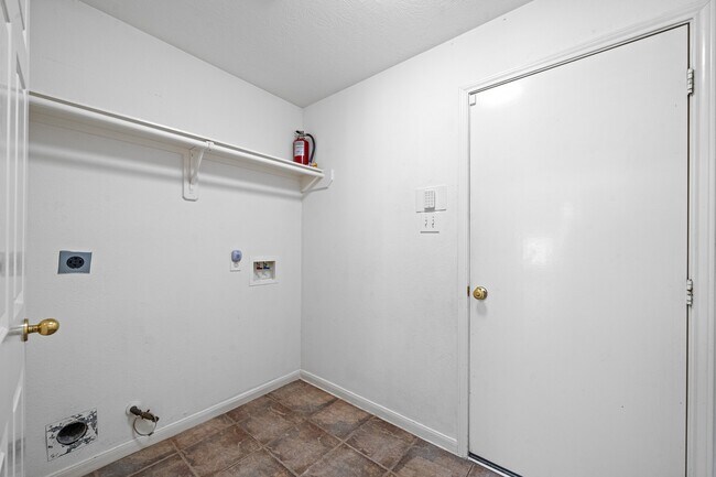 Building Photo - 12918 Stratford Mill Ln