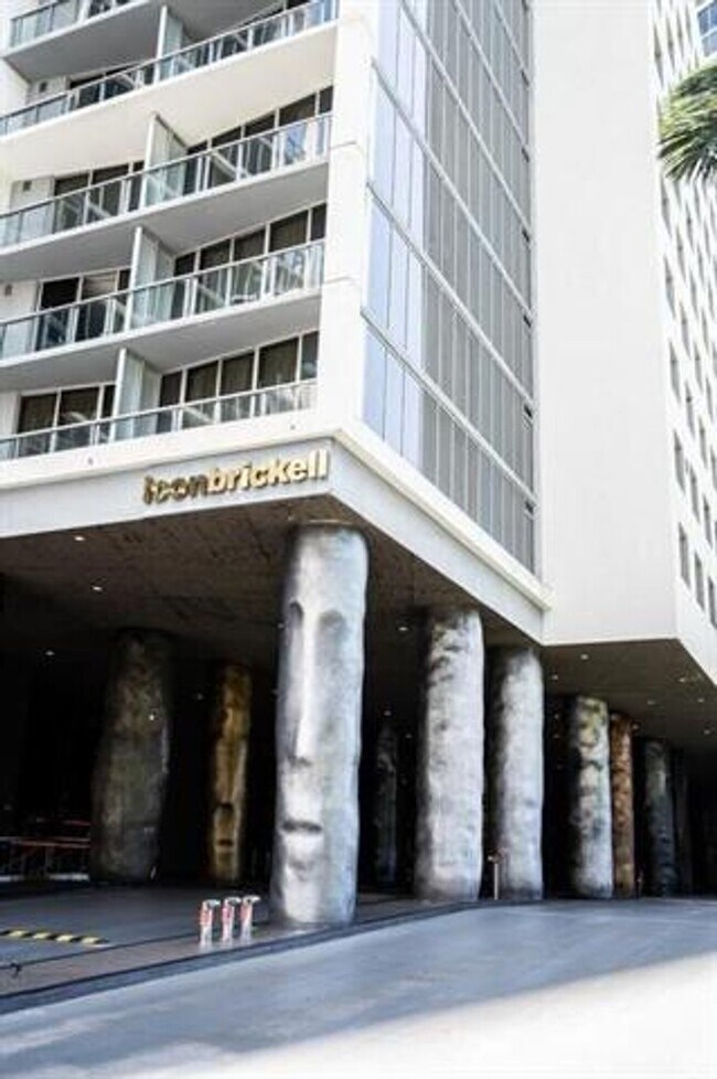 Building Photo - 495 Brickell Ave