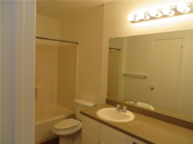 Building Photo - 2217 Katy Ln