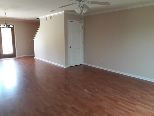 Building Photo - Lake Shore Subdivision-Port Wentworth