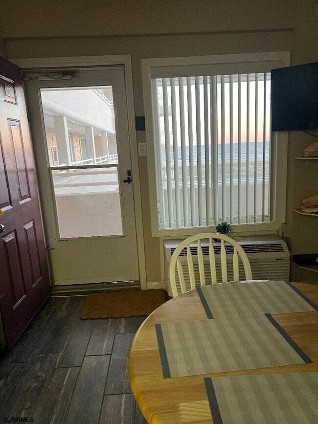 Building Photo - 5300 Boardwalk