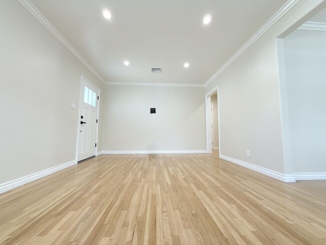 Building Photo - Upgraded 2-Bedroom Home with Garage & Enclosed Yard.