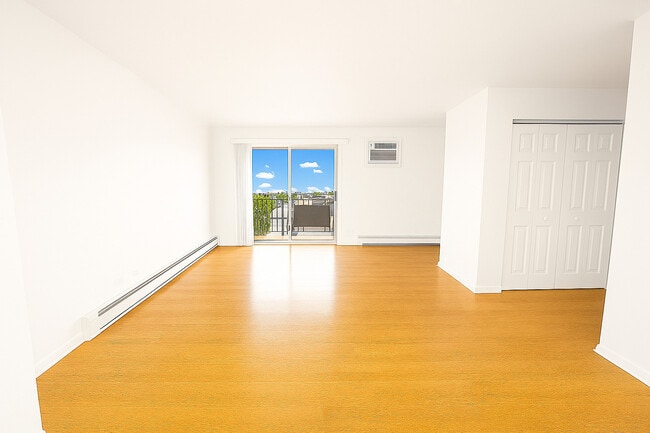 Building Photo - 336 Lathrop Ave