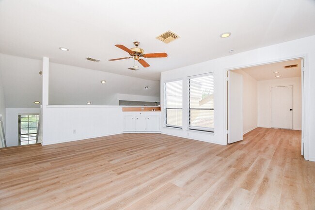 Building Photo - 11907 Pepperdine Ln
