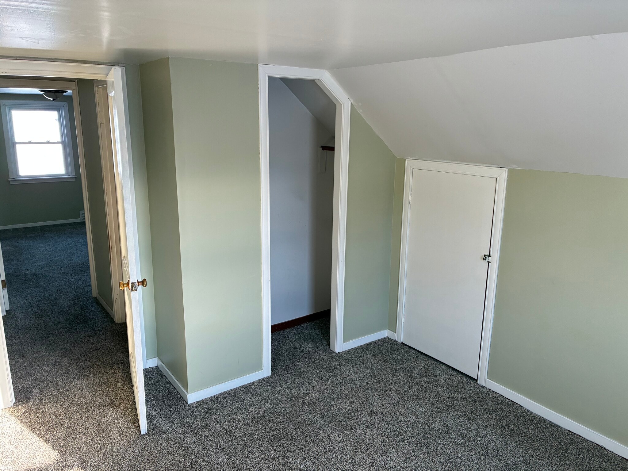 Building Photo - 19 College Dr