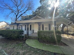 Building Photo - 127 Albany Ave