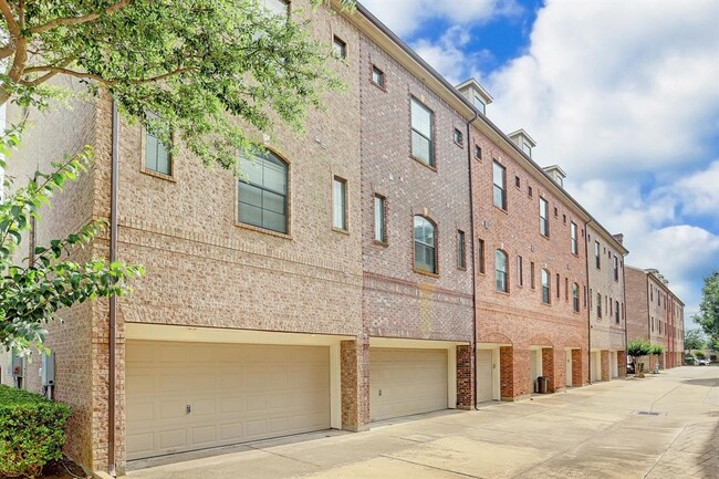 Building Photo - 2110 Shearn St