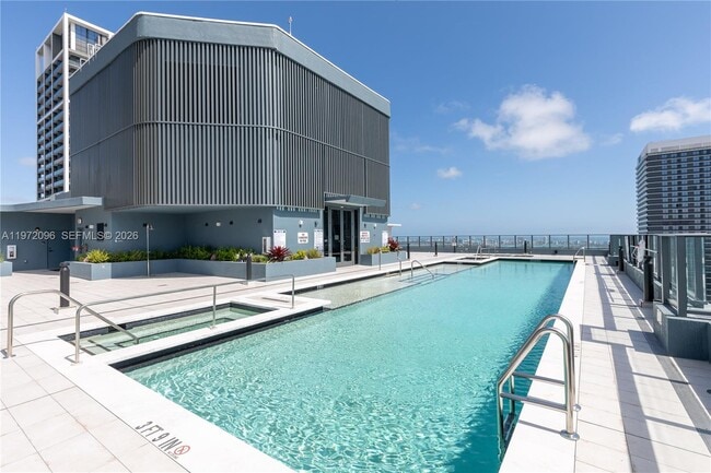 Building Photo - 121 NE 5th St