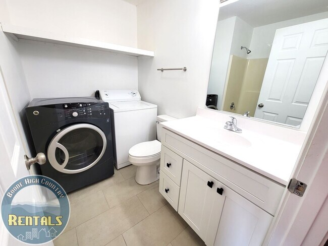 Building Photo - 427 Sugarloaf Rd