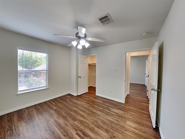 Building Photo - 26949 Carriage Manor Ln
