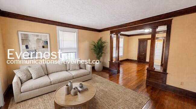 Building Photo - 2 Bed/1 Bath Home with Off-Street Parking / Coming Soon!