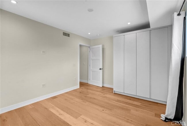 Building Photo - 1343 1/2 Seward Street Unit