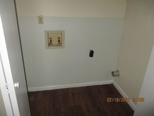 Building Photo - 2310 Beachview Dr