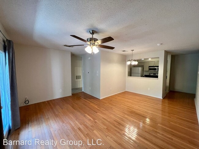 Building Photo - 2 br, 1 bath House - 402 Fredericksburg #1...