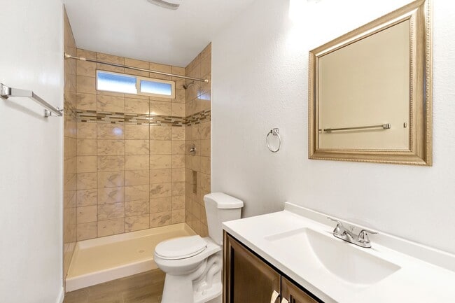 Building Photo - Prime ASU-Area Property: 6-Bedroom Pool Home with 2-Car Garage