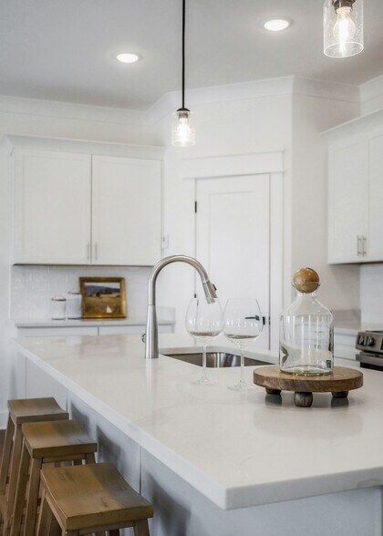 Building Photo - 207 S High St