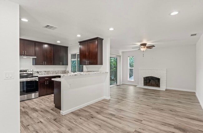 Building Photo - Beautiful Three Bedroom Two Bathroom Home