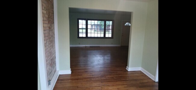 Building Photo - Madison 408-410 S