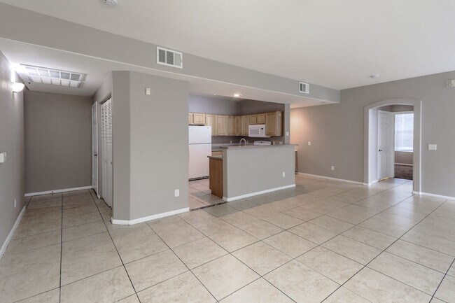 Building Photo - 3 Bedroom First Floor Condo Convenient To Nellis AFB