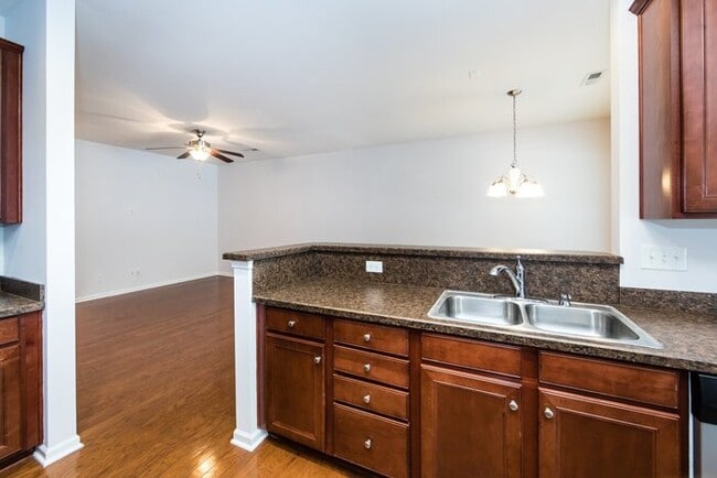 Building Photo - Beautiful 3BD/2.5BA Townhome in the Lions Gate Community!