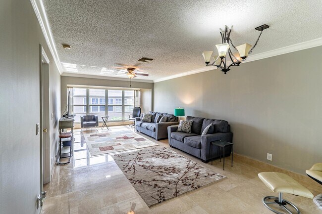 Building Photo - 2460 Juniper Dr