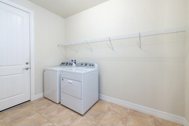 Building Photo - 739 SE Villandry Way