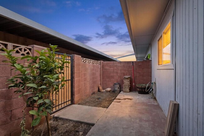 Building Photo - 6816 N 35th Ave