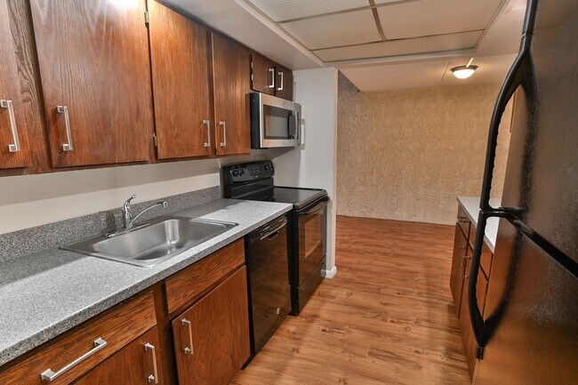 Building Photo - 1073 Lancaster Blvd