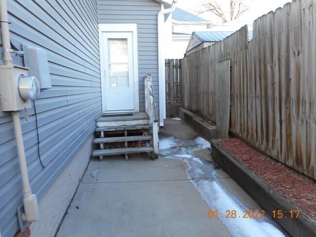 Back Entrance - 3558 Jones St