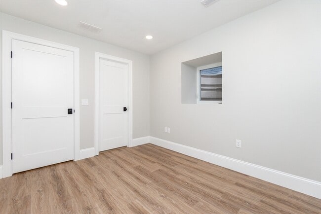 Building Photo - 20 Sheridan Ave