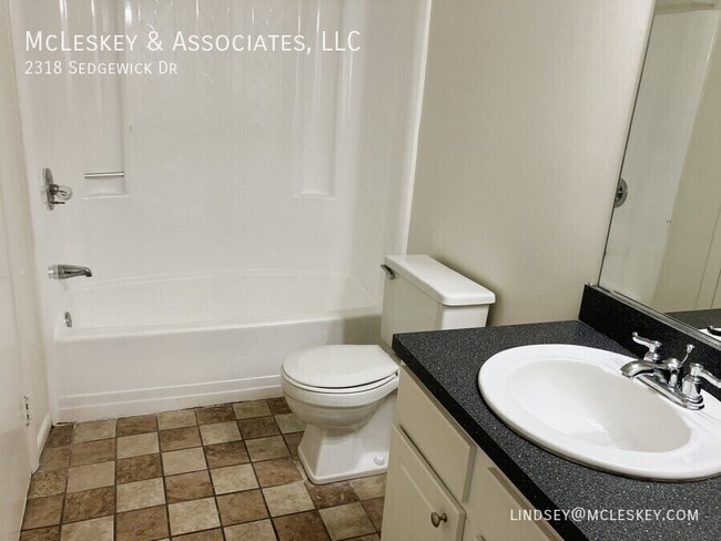 Building Photo - 2318 Sedgewick Dr