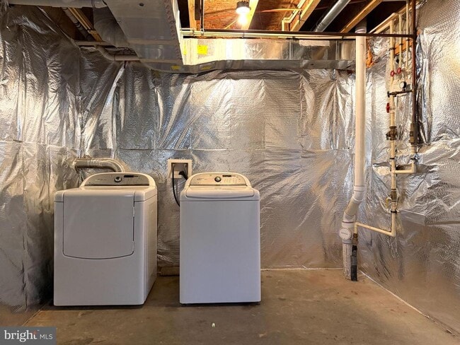 Building Photo - 1005 Sithean Way