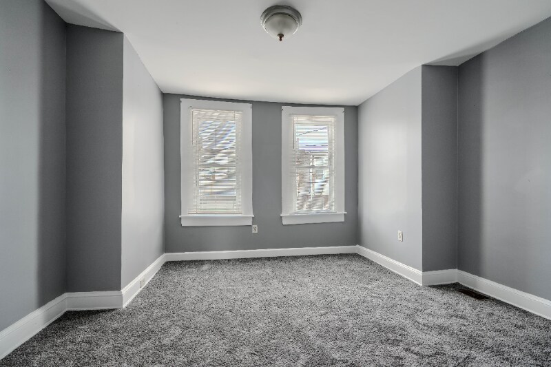 Building Photo - 709 N Linwood Ave