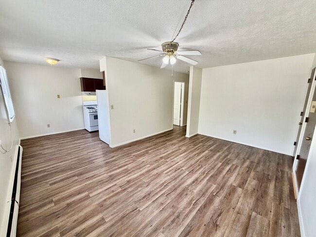 Building Photo - 102 College Park Ct