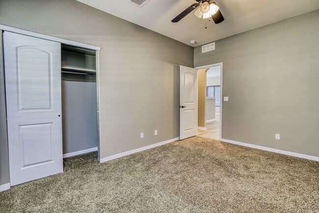 Building Photo - Beautiful Modern & Contemporary House