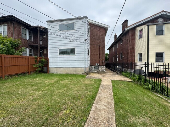 Building Photo - 4645 Wilcox Ave