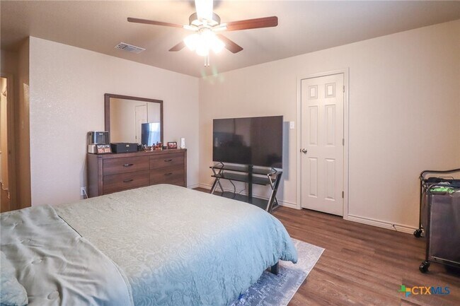 Building Photo - 1914 Castroville Trl