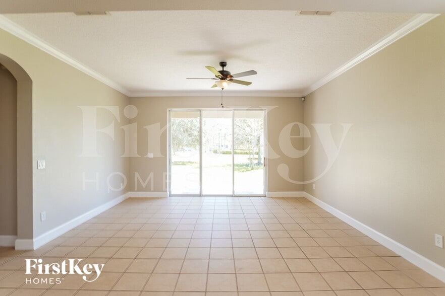 Building Photo - 9885 Moss Rose Way