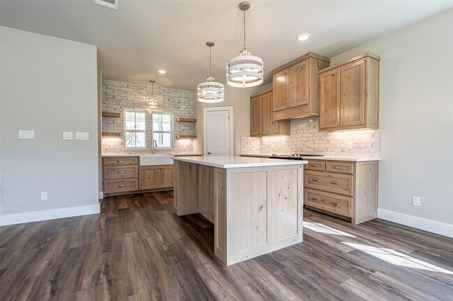 Building Photo - 2044 Salina Cir