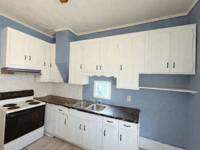 Building Photo - 1025 Hillyer Ave