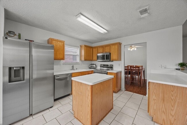 Building Photo - 703 Primrose Ln