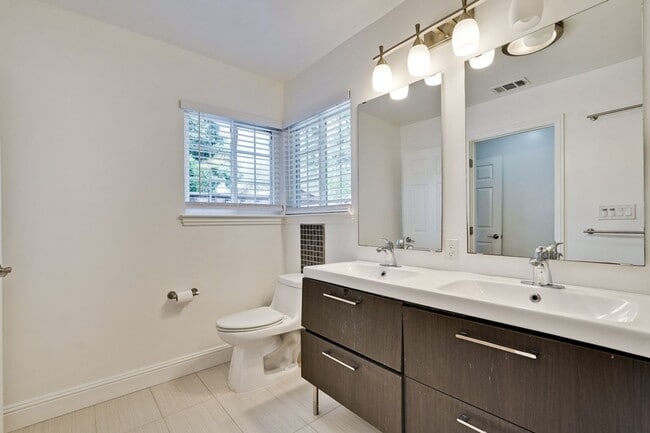 Building Photo - Wonderful 3 bedroom , 2 bath home in Mount...