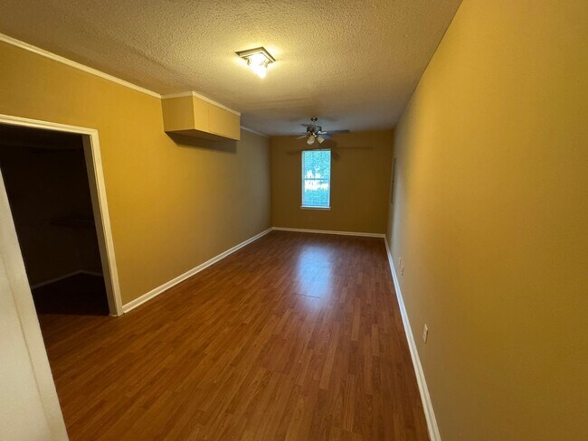 Building Photo - 605 Lancelot Ct