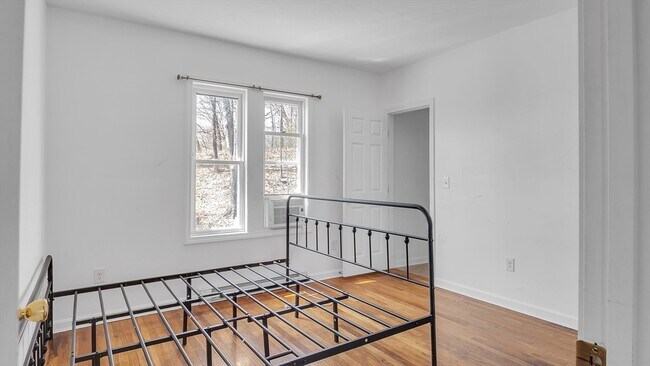 Building Photo - 1442 Main St