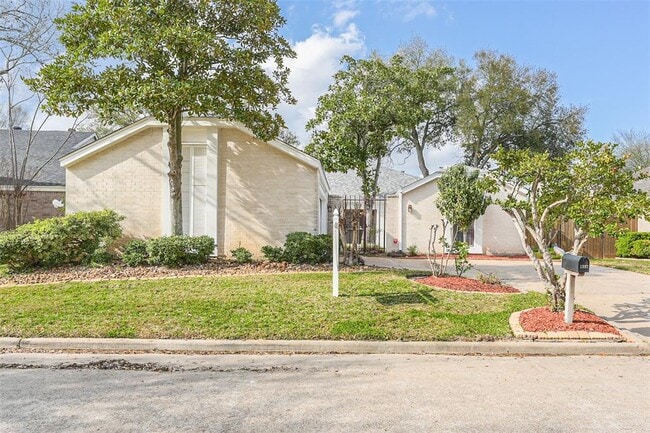 Primary Photo - 1382 Beaujolais Ln