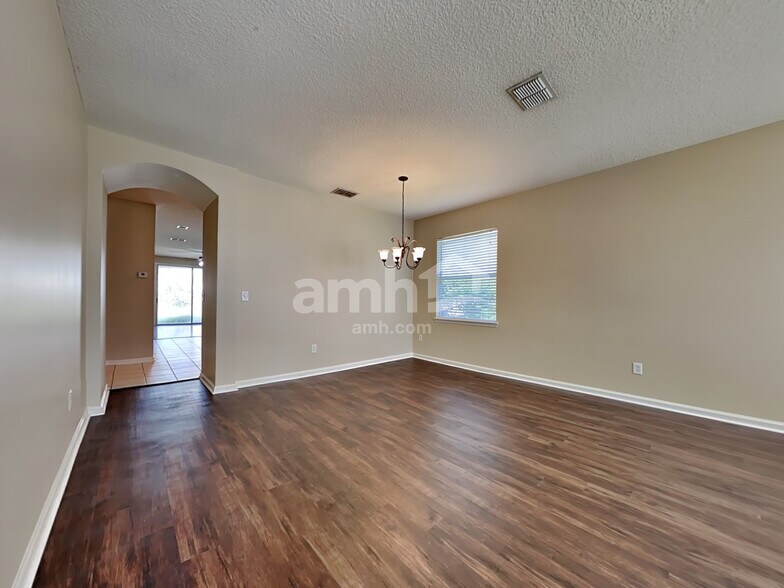 Building Photo - 658 Southland Ln