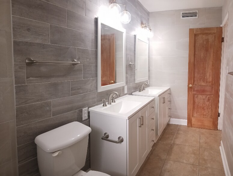 Building Photo - 2456 Broadvue Ave