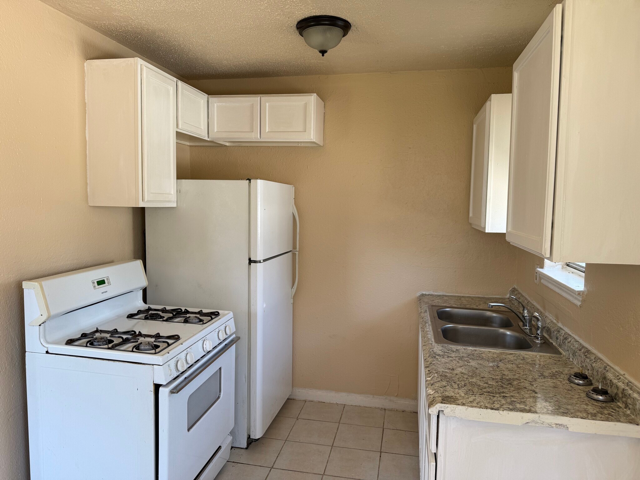 Building Photo - 5605 Pickfair St