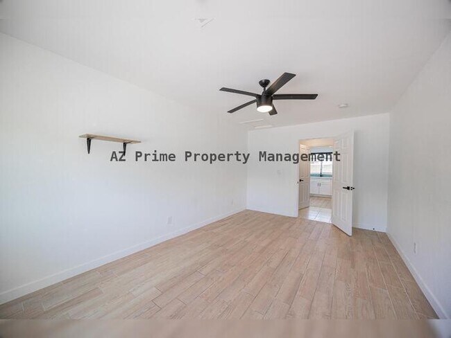 Building Photo - 2519 W Vineyard Rd