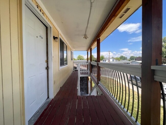 Building Photo - 7th